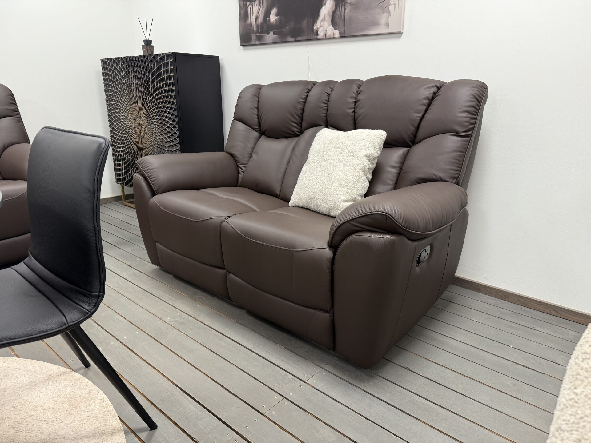 Odinė dvivietė sofa su dviems reglaineriais COMFORT 150x90xH100 cm ruda spalva